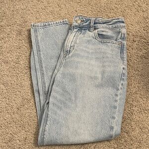 American Eagle Outfitters Light Wash Mom Jeans